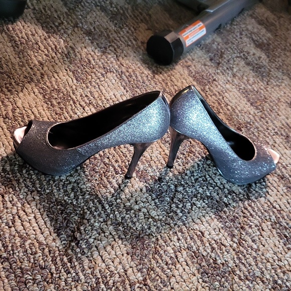 Jacqueline Ferrar Peep Toe High Heels - Picture 4 of 6